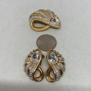 Beautiful signed Swarovski crystal pin and earrings set